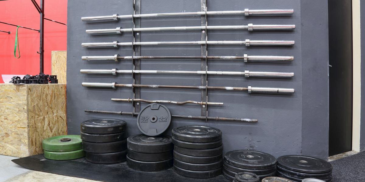 How Much Standard and Olympic Barbells Weigh for Workouts